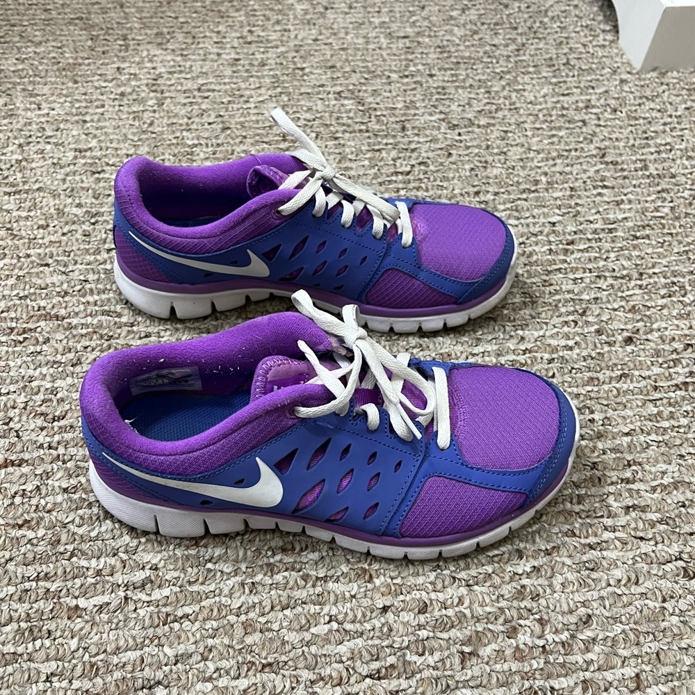 Nike Flex 2013 Run girls' youth purple and blue running shoes
